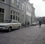 859608 Gezicht in de Nieuwe Kamp te Utrecht met de huizen nrs. 14 (rechts van het midden)-hoger; rechts op de ...